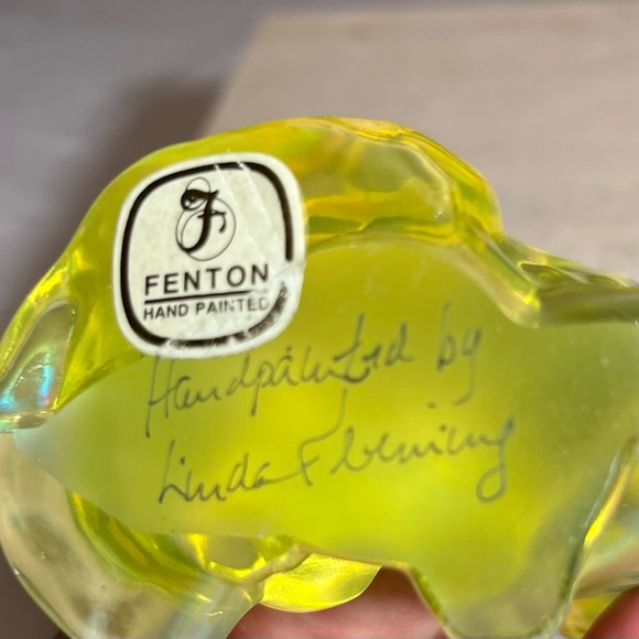 Sold!! Fenton Glass Hand Painted Topaz Opalescent Vaseline Glass Cat - Picture 7 of 8